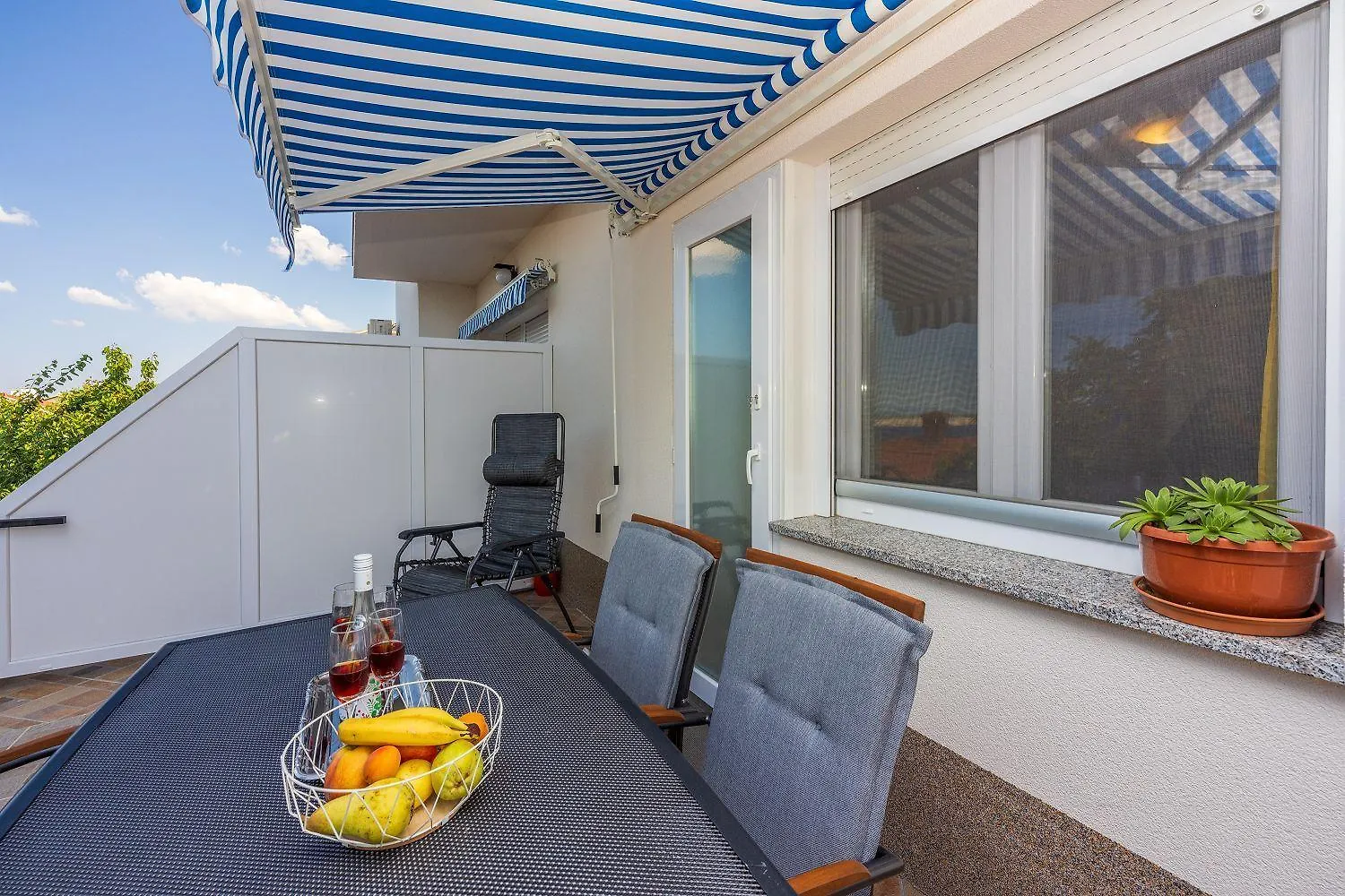 Traumhaftes Apartment Nur 150 Meter Zum Strand Mit Meerblick, Liege, Grill, Hundefreundlich Dramalj