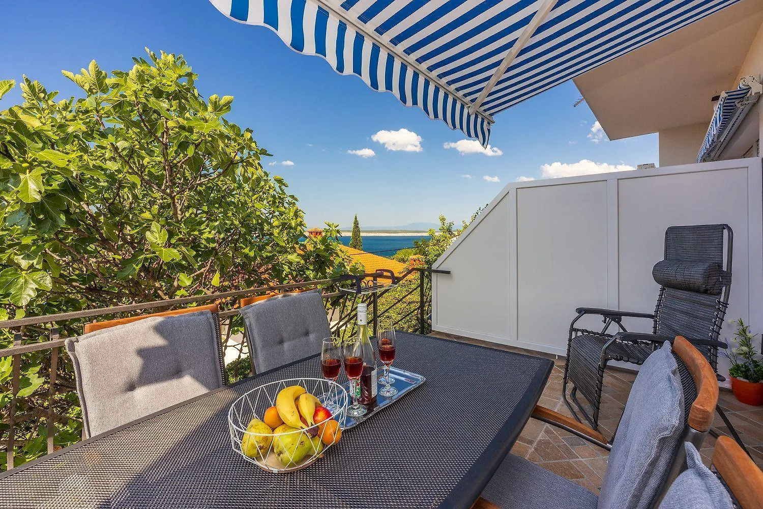 Traumhaftes Apartment Nur 150 Meter Zum Strand Mit Meerblick, Liege, Grill, Hundefreundlich Dramalj