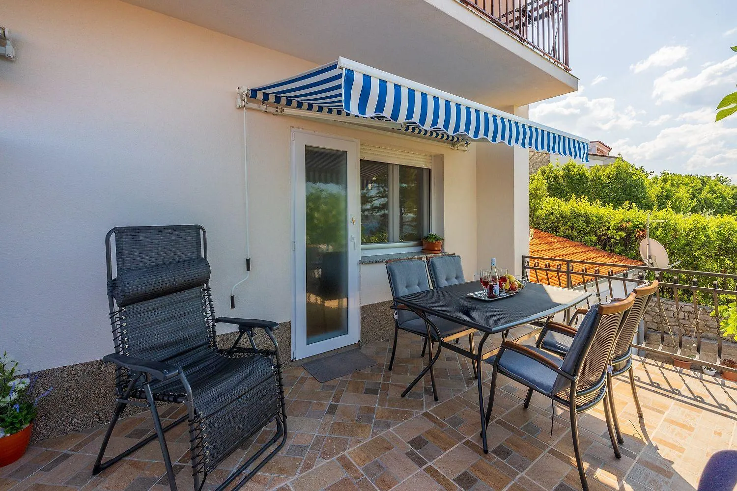 Traumhaftes Apartment Nur 150 Meter Zum Strand Mit Meerblick, Liege, Grill, Hundefreundlich Dramalj